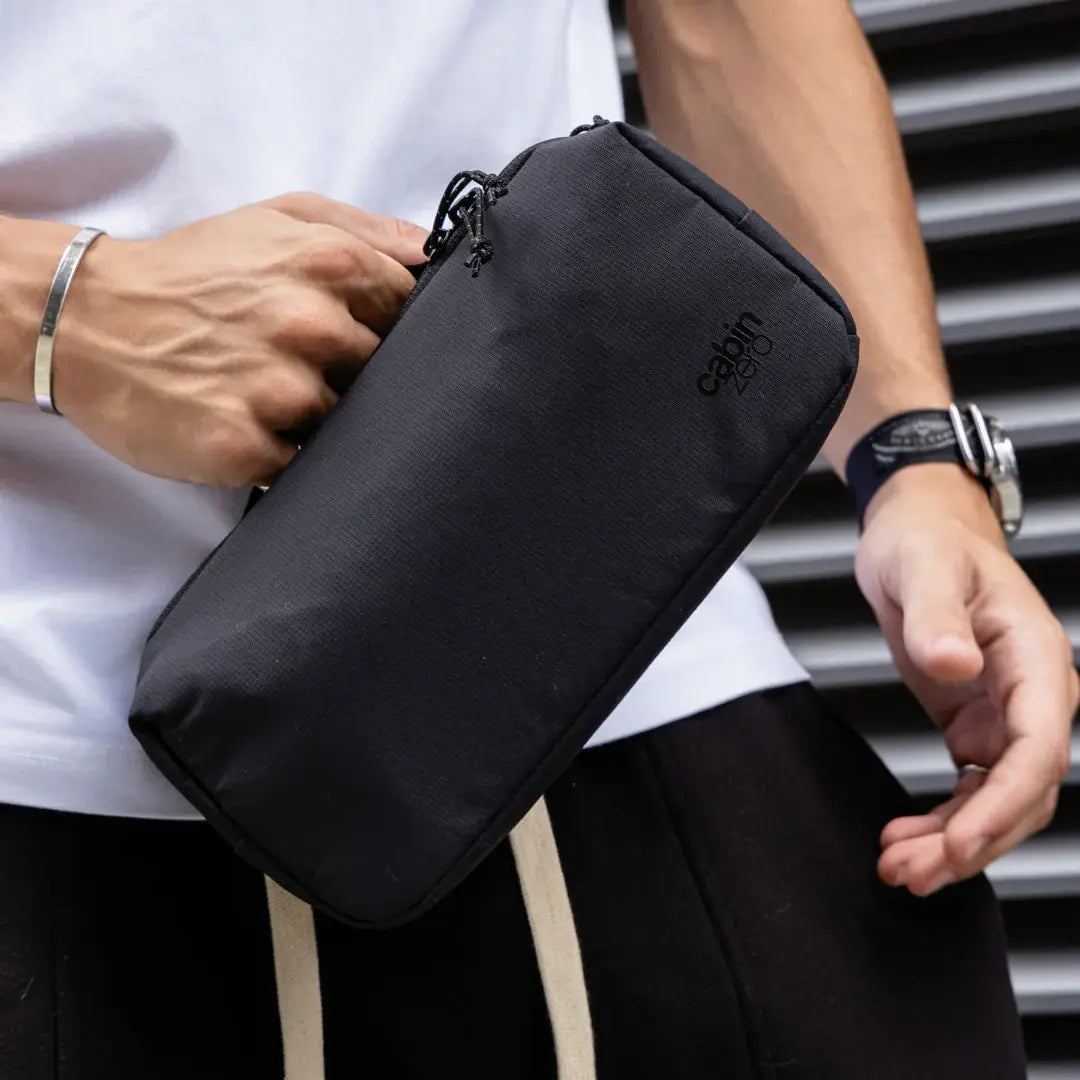 CabinZero Tech Pouch Norwegian Wood - Imagebild mit Tragegriff