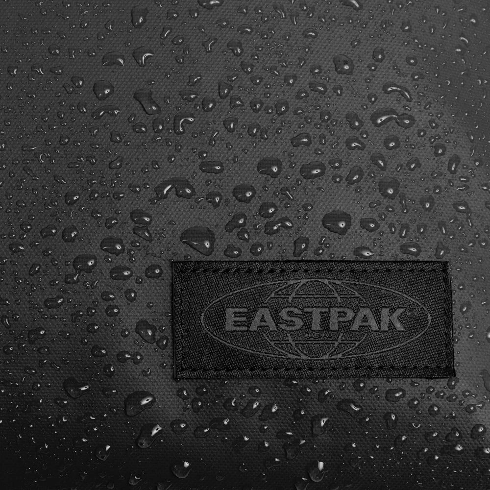 Detailbild von Wassertropfen auf Material