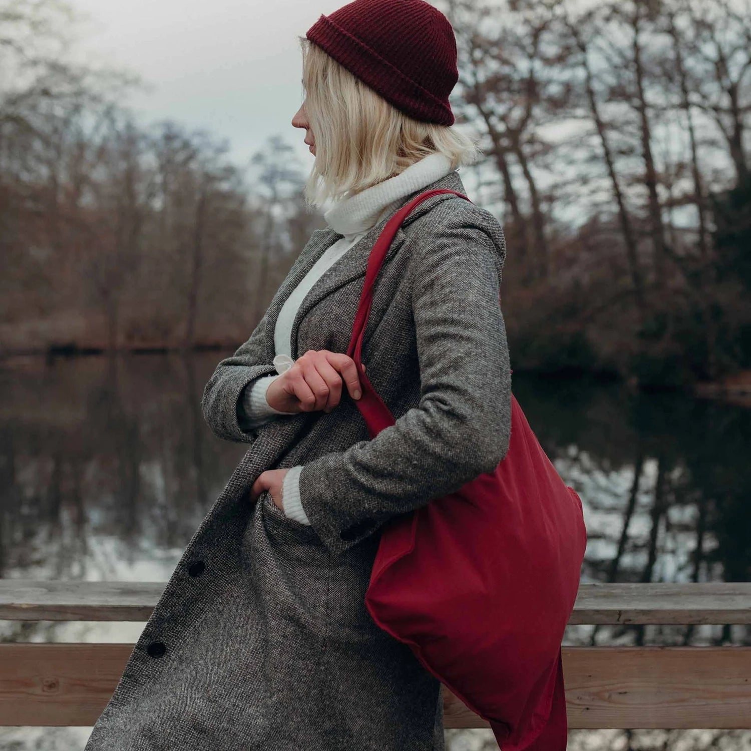 Notabag Original 65 cm Wine Red - Imagebild mit Rucksack-Funktion mit verstellbaren Trägern