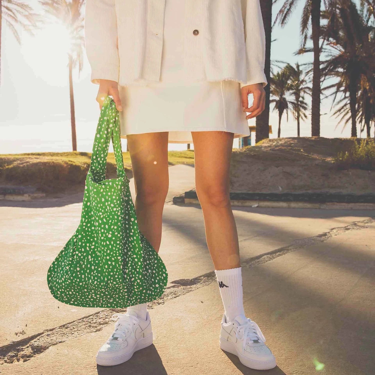 Notabag Original Green Sprinkle - Lifestyle-Aufnahme der vielseitigen Sprenkelmuster-Tasche