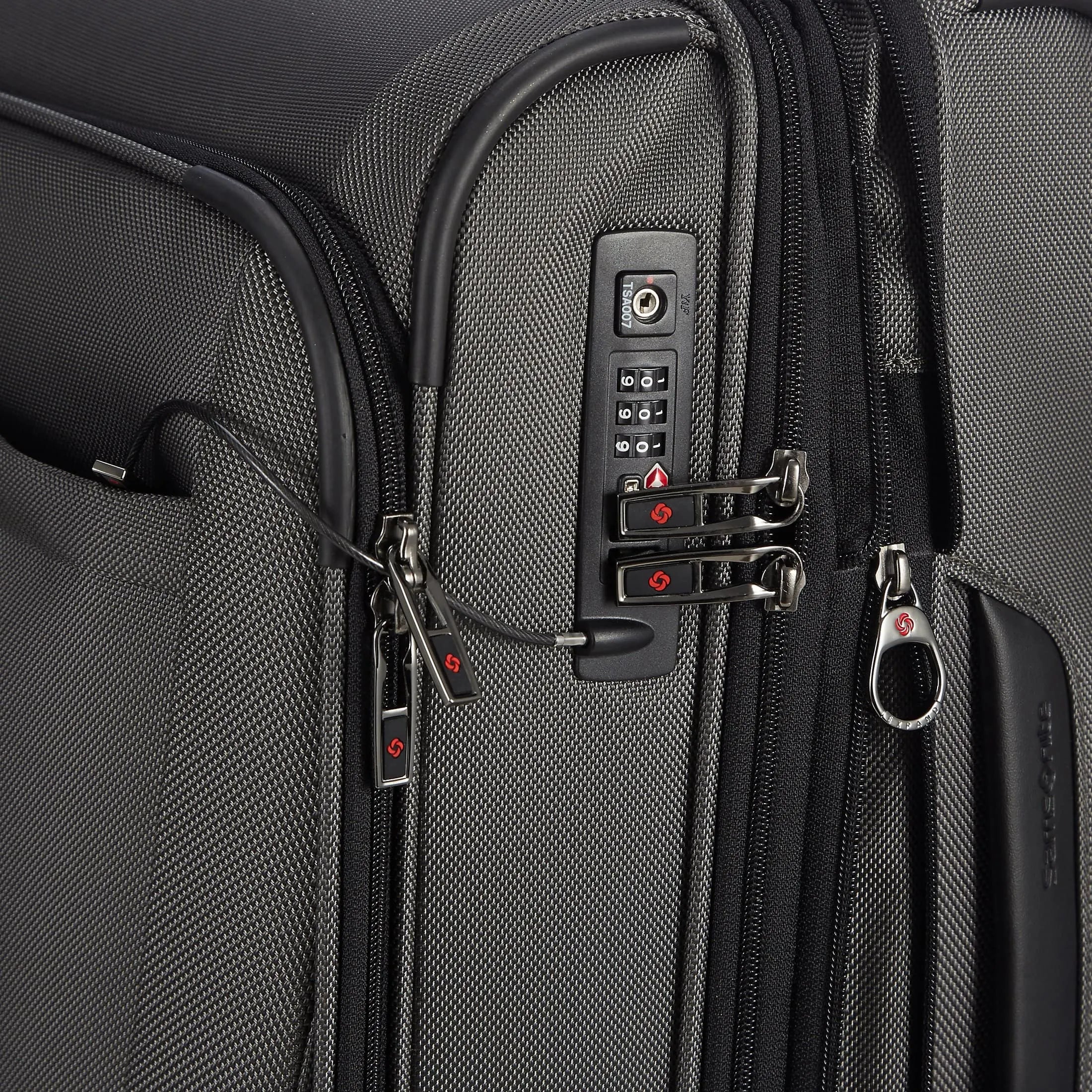 Samsonite Pro-DLX 5 4-wheel trolley 55 cm ext. -black