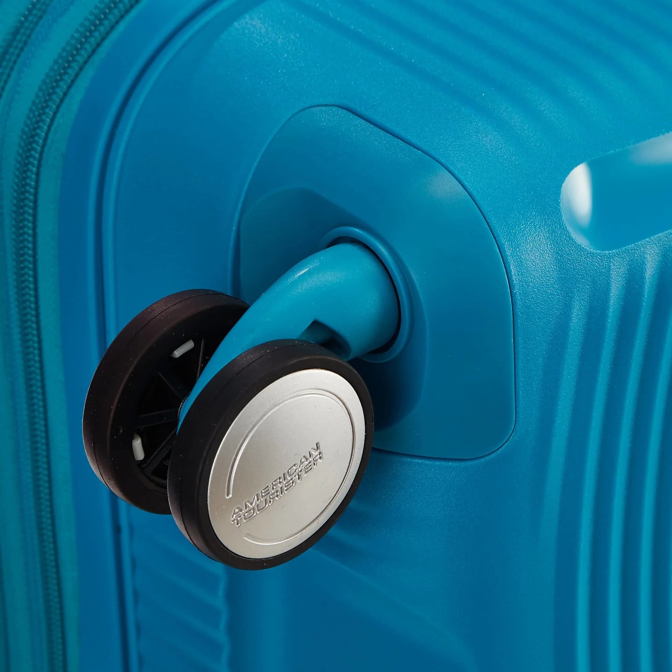 American Tourister Soundbox 4-Rollen-Trolley 67 cm - bass black