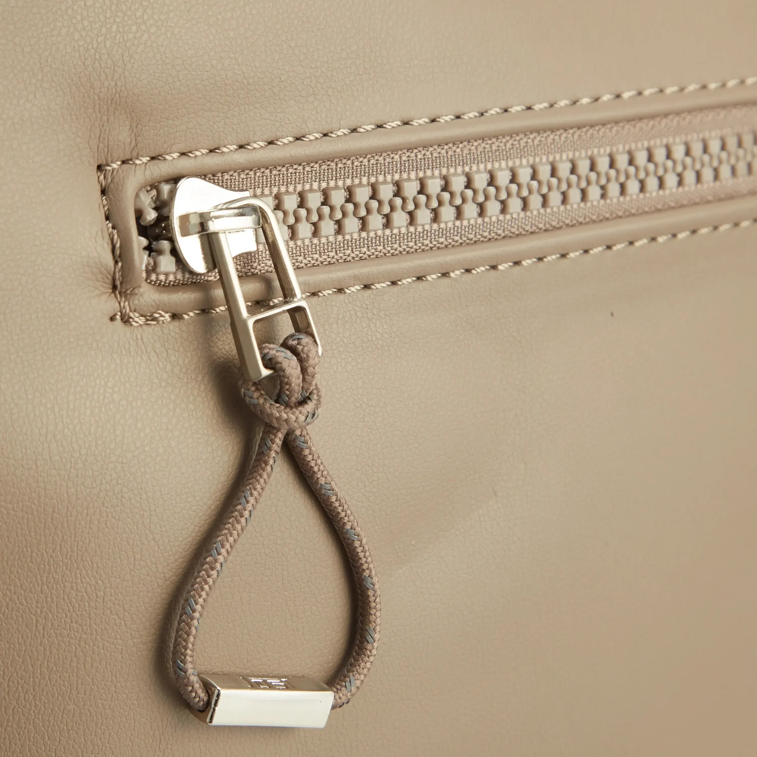 Jost Kaarina Umhängetasche 37 cm - Taupe