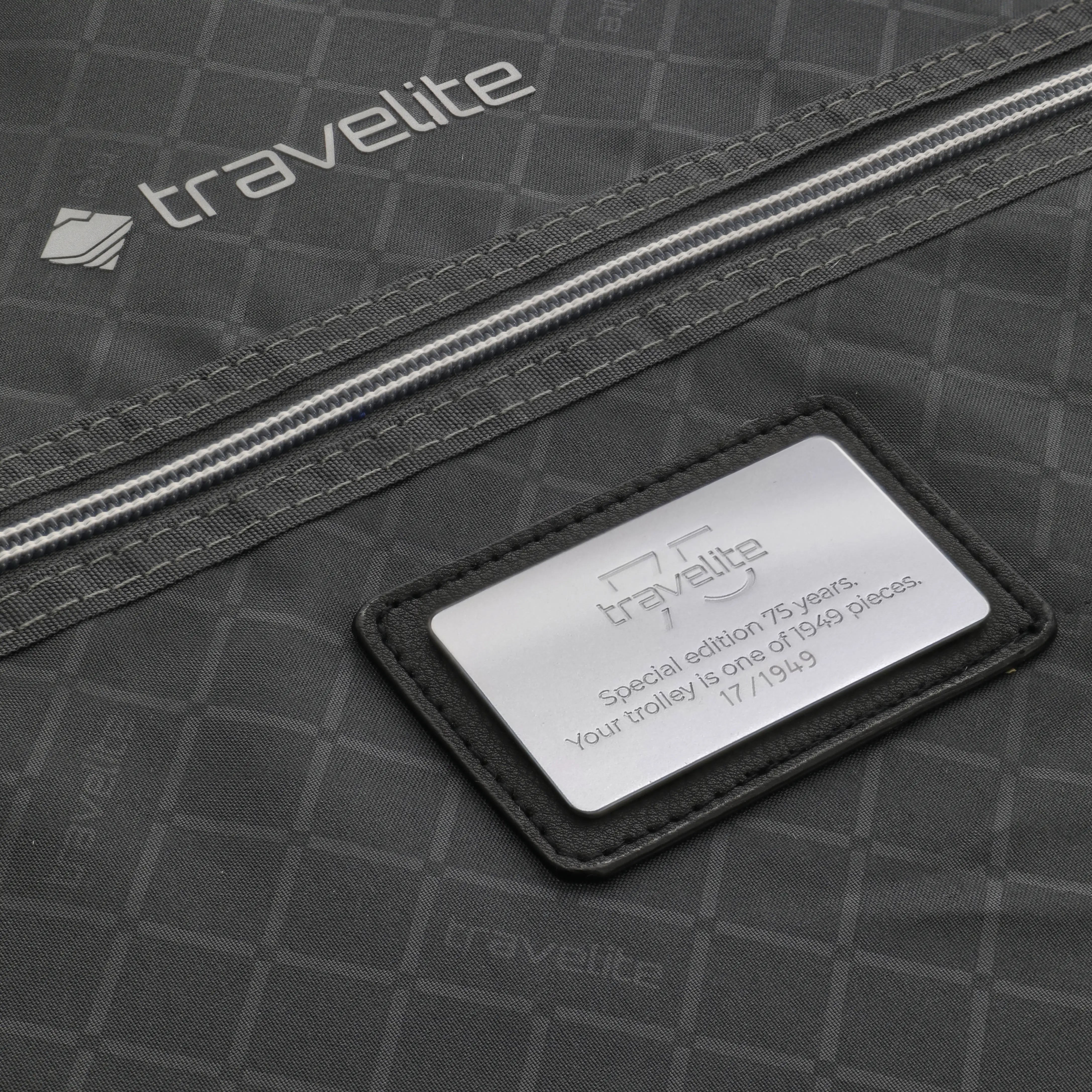 Travelite 75 Jahre Edition Next 4-Rollen Trolley M 67 cm - Silber-Grün