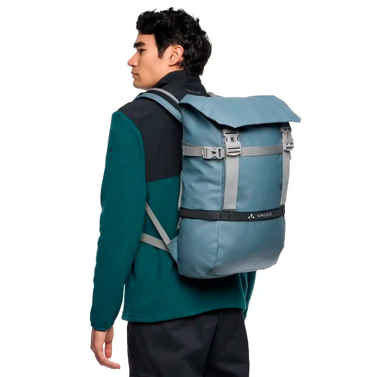 Vaude Mineo Backpack Heron - Ansicht zeigt ergonomische Form und Tragegriffe getragen an einem Mann