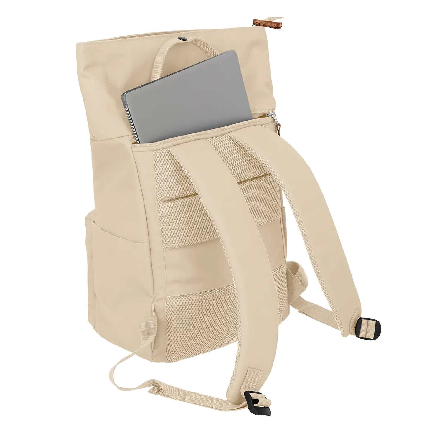 Rückansicht Travelite Basics Short Handle Rollup Backpack Off-White – komfortable Schultergurte und Laptopfach in Cremefarbe