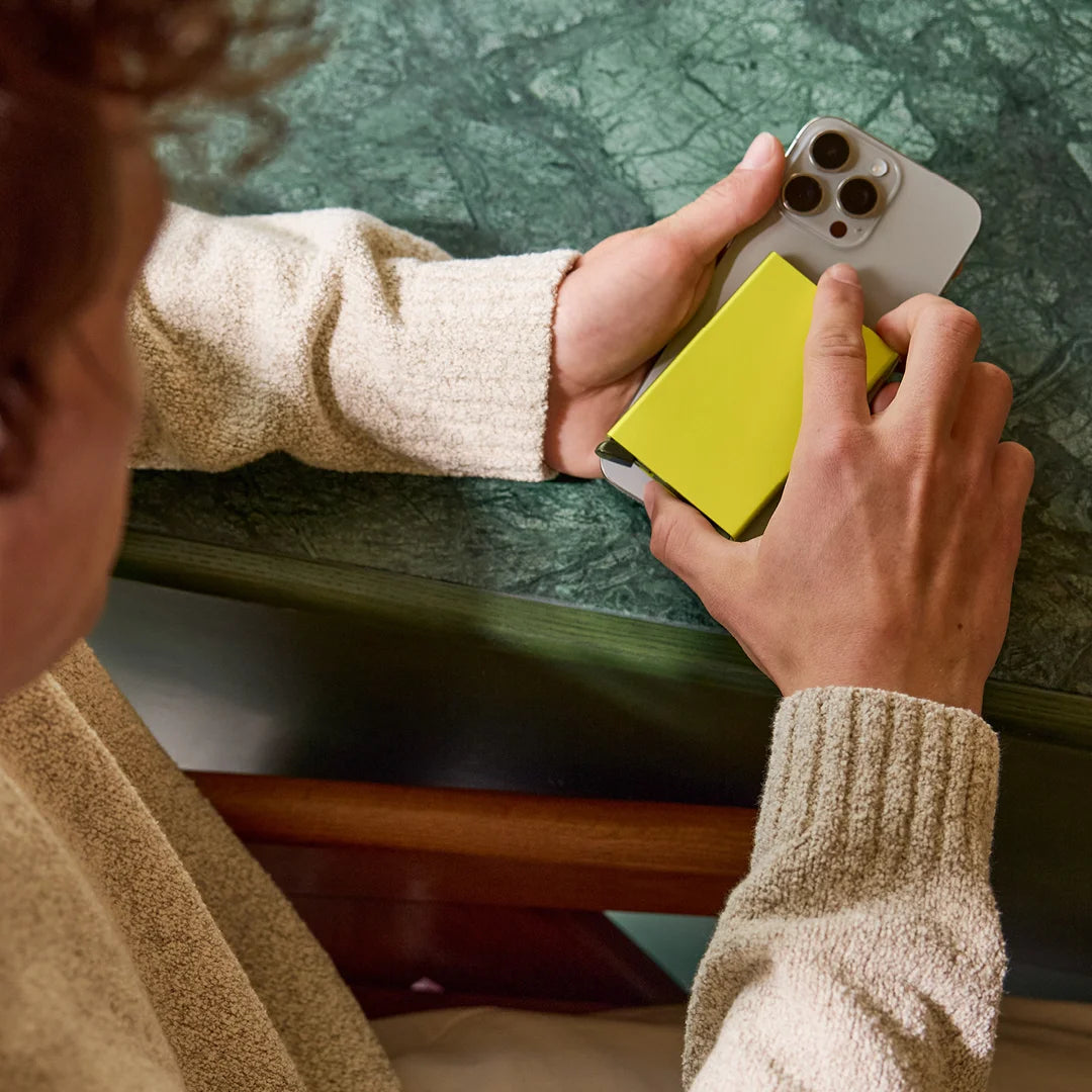 Der Magsafe Cardprotector von Secrid bei koffer-direkt.de