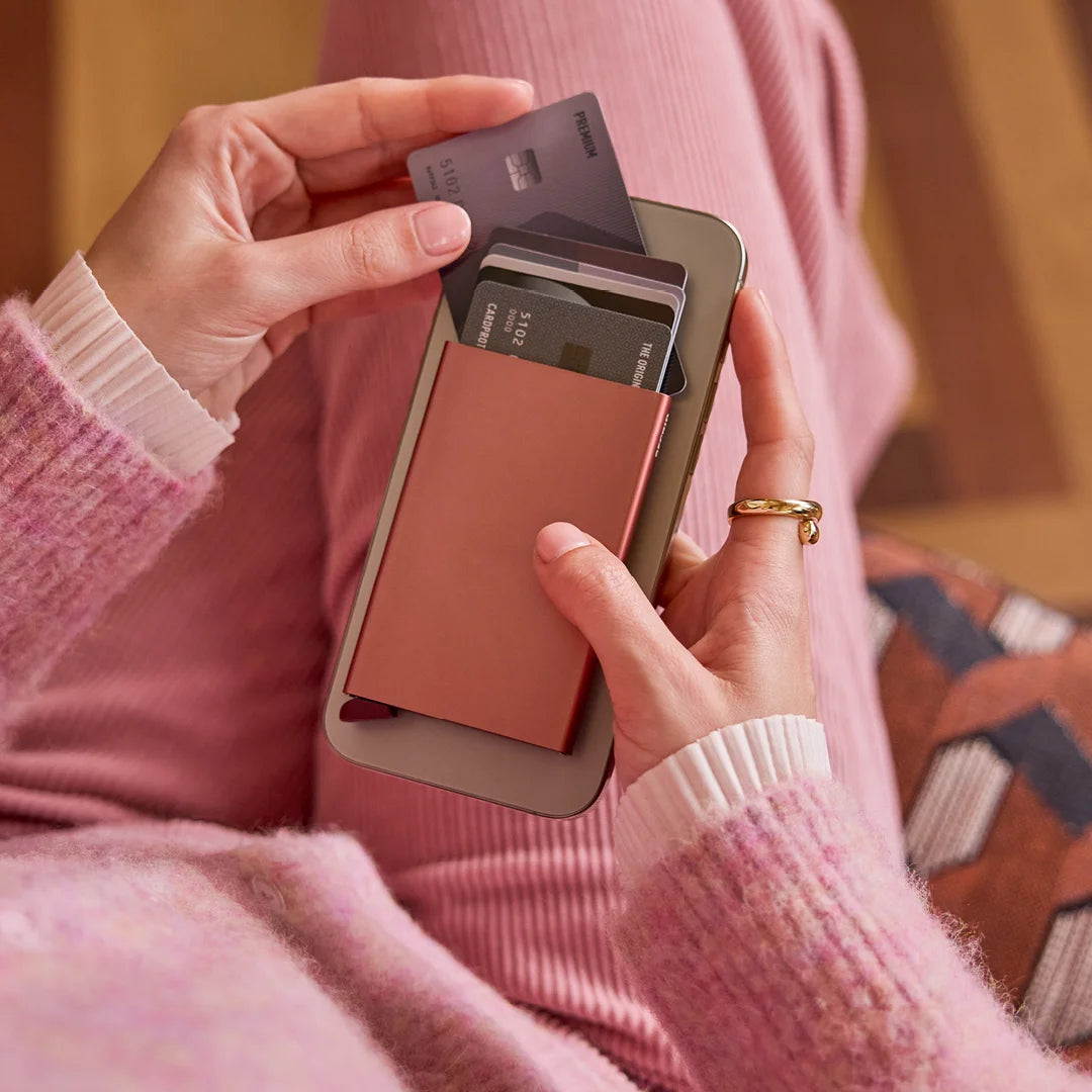 Der Magsafe Cardprotector von Secrid bei koffer-direkt.de