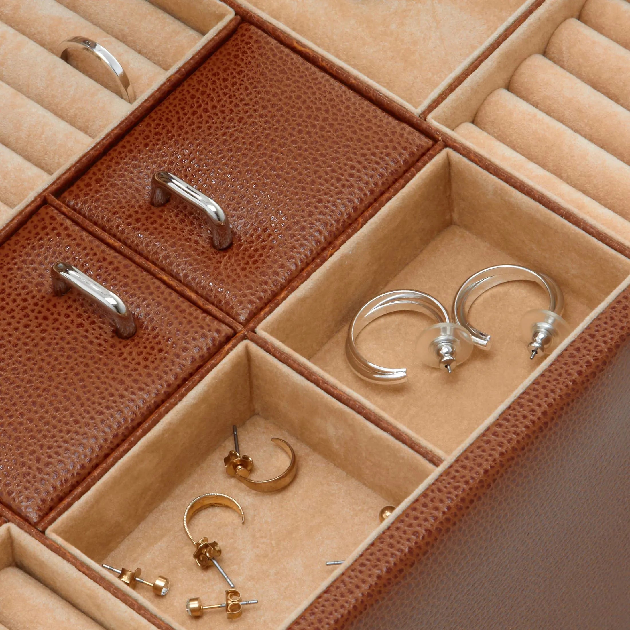 Windrose Beluga jewelry case 29 cm - black