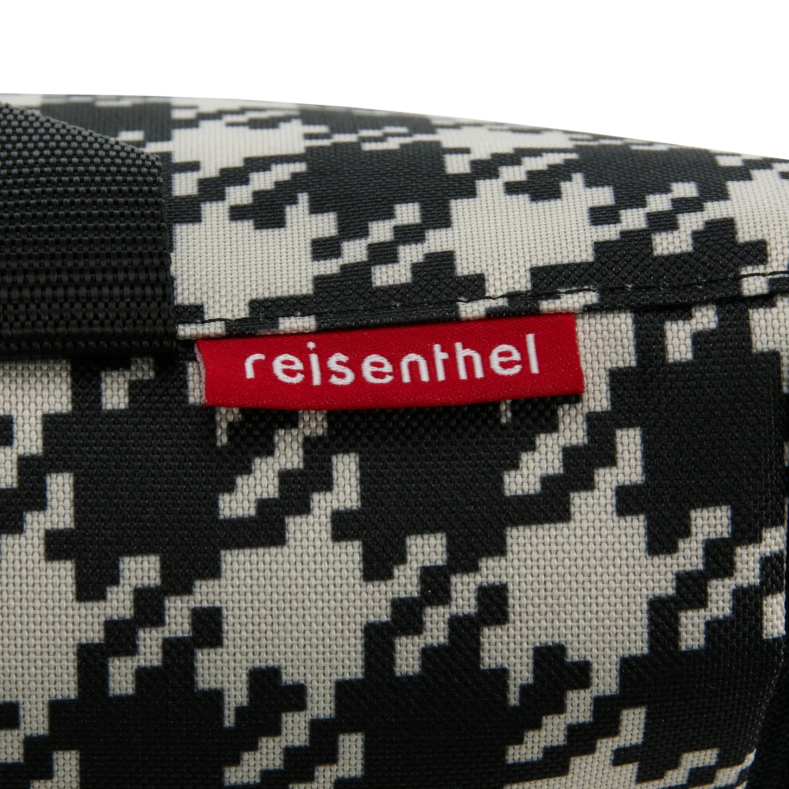 Reisenthel Travelling Toiletbag 28 cm - dots